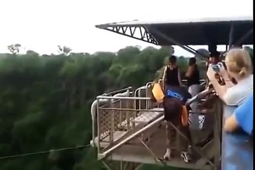 Kecelakaan Tali Bungee Jumping Putus Saat Melompat