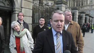 Sinn Féin hosts turf cutters in Leinster House