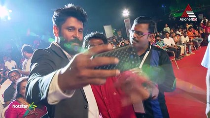Vikram Fights for his Fan at Asianet Film Awards