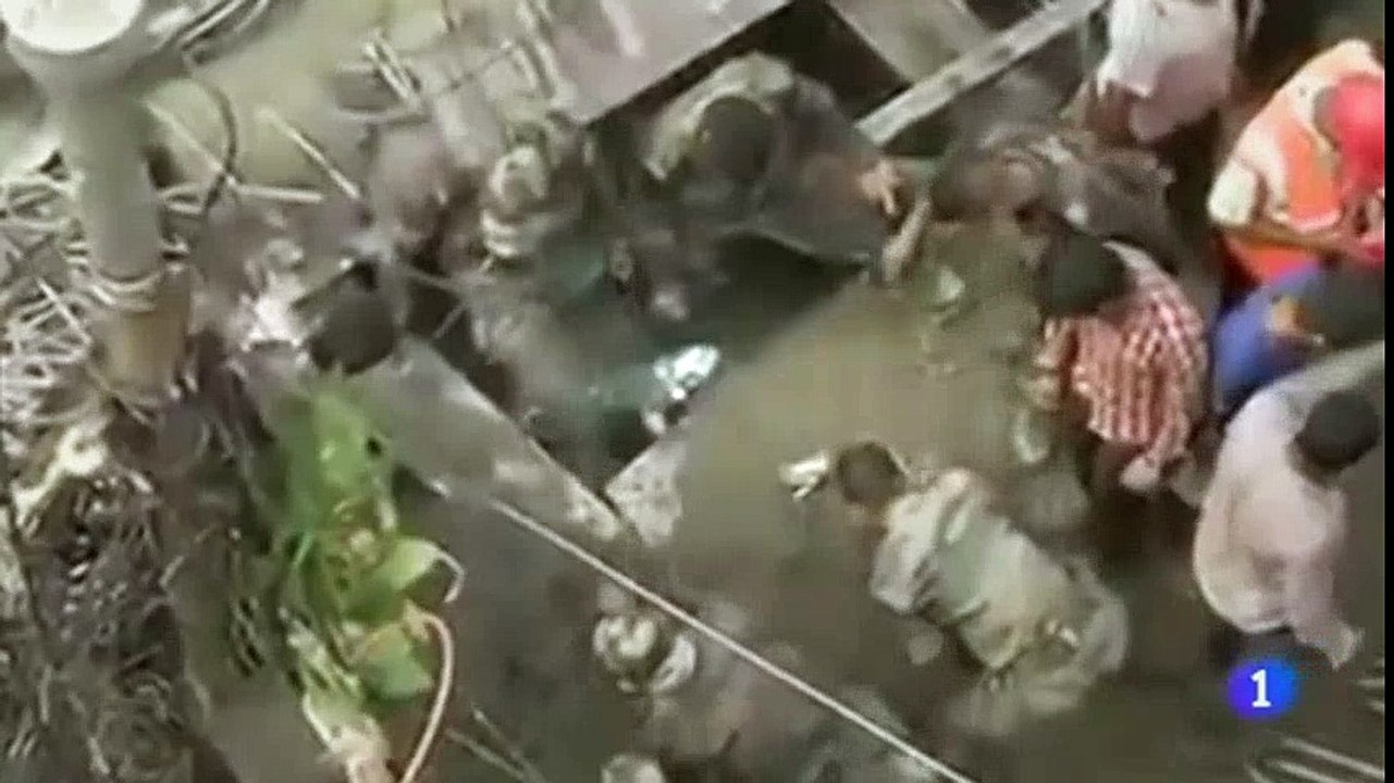 El derrumbe de un puente causa una tragedia en Calcuta