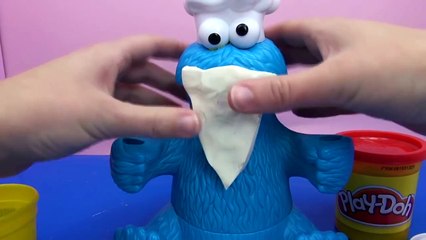 Le monstre qui dévore tout se déguise en Père Noël | français