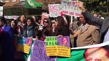 PMLN Workers Chanting GO NAWAZ GO In Front of Jemima's House During Protest