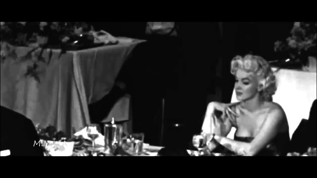 Footage of Marilyn Monroe At Event 1955 - It Doesn't Matter What You Look Like(Interview)