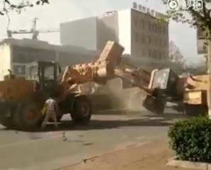 Des pelleteuses se disputent un contrat de construction en Chine