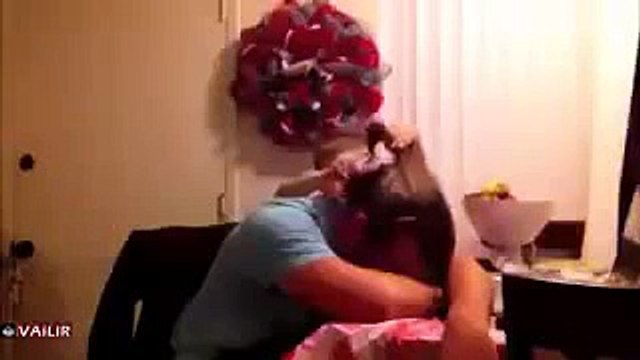 لا تجربها فيي المنزل- قام بقص شعر أخيه الأكبر اثناء نومه ههه