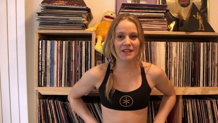 Clothilde, prof de yoga à Paris, sur le tournage de Breakbot