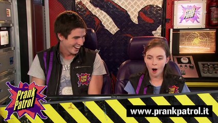 Download Video: Scherzi divertenti: Poteri dell'invisibilità - Prank Patrol - puntata 60