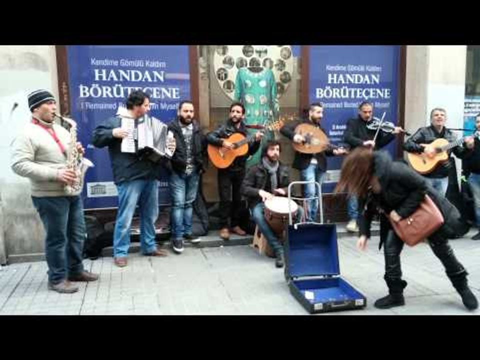 Arap Sokak Sanatçılarından  Nassam Alayna Al Hawa