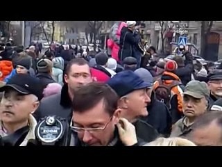 Yüzüne boya atılan eski bakan: "Avatar gibi olduk"