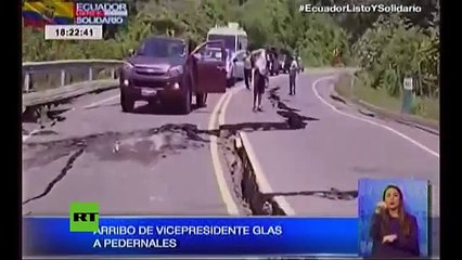Tras el terremoto de 7,8 en Ecuador así quedaron las carreteras