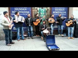 İstiklal Caddesinde Arap Sokak Şarkıcıları (HD)
