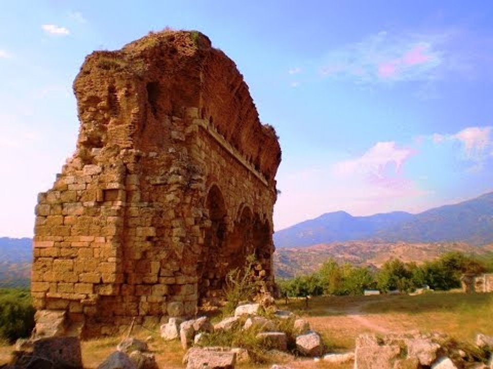 Gün ışığına çıkarılan Aydın Tralleis Antik Kenti (Üçgözler)
