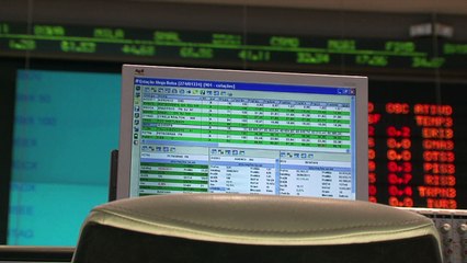 Petrobras cai até 8% e dólar sobe com lucro pós-impeachment