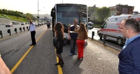 Metrobüs Yolunda Kaza: 4 Yaralı