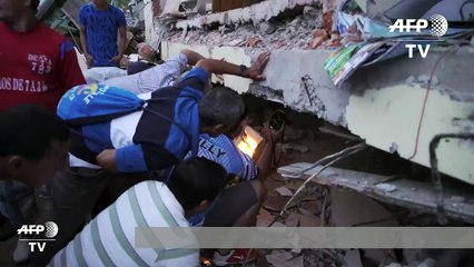 Equateur:les secours tentent de retrouver des rescapés du séisme