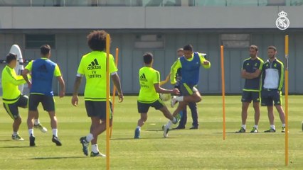 Que categoria! Casemiro dá lambreta em Arbeloa no treino do Real