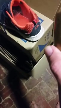 Kupio patike, iznenadio se kada ih je otvorio kod kuce