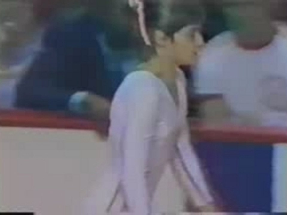 Comaneci_-_Saut_-_JO1976