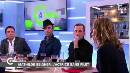 Mathilde Seigner stricte avec son fils, "j'ai des principes à l'ancienne"