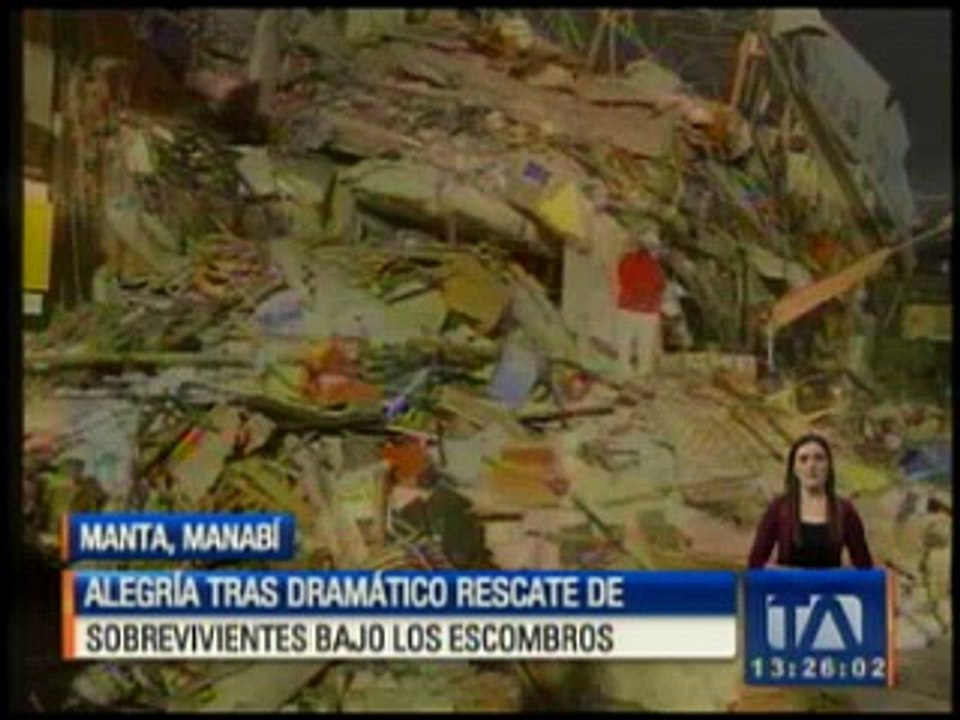 Alegría tras dramático rescate de sobrevivientes bajo los escombros