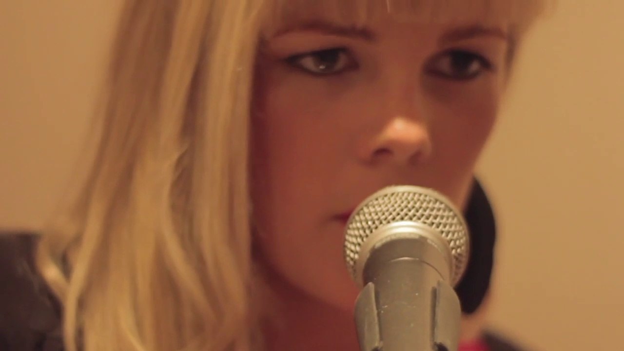 Laura's acoustic promo