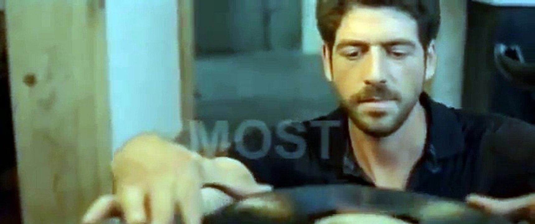 Issız Adam Bana Yalan Söylediler Sahnesi