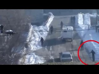 Polise atacağı bomba elinde patladı