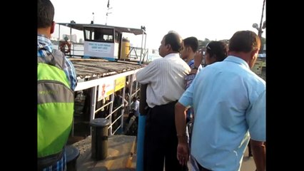 many traveller who are taking steamer to go from one place to another place