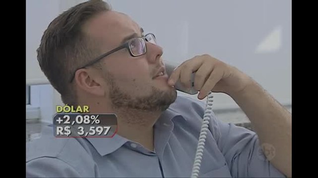 Bolsa cai e dólar sobe após votação do impeachment