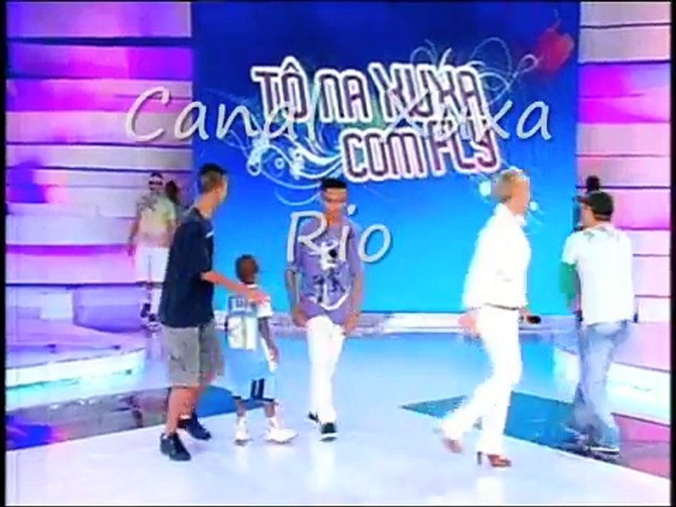 Xuxa na dança do passinho com os Havaianos na Tv Xuxa