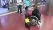 Mascotas ayudan a los discapacitados a movilizarse en el metro de Buenos Aires
