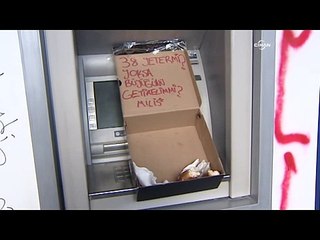 Bankaya yumurta ve ayakkabı kutulu protesto