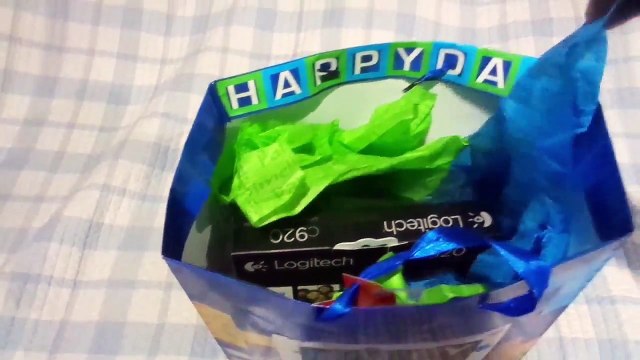 (IM BACK!!!)Logitech c920 HD Pro Webcam Unboxing