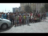 Napoli - I rom protestano contro lo sgombero del campo (18.04.16)