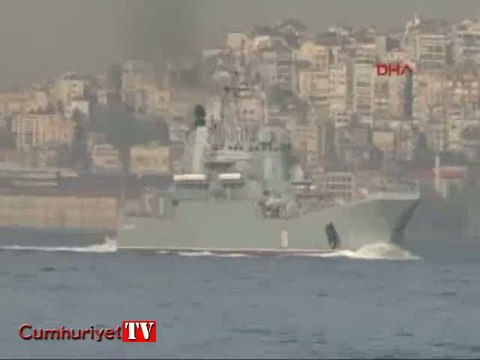 Kriz yaratan Rus savaş gemisi Boğaz'dan tekrar geçti