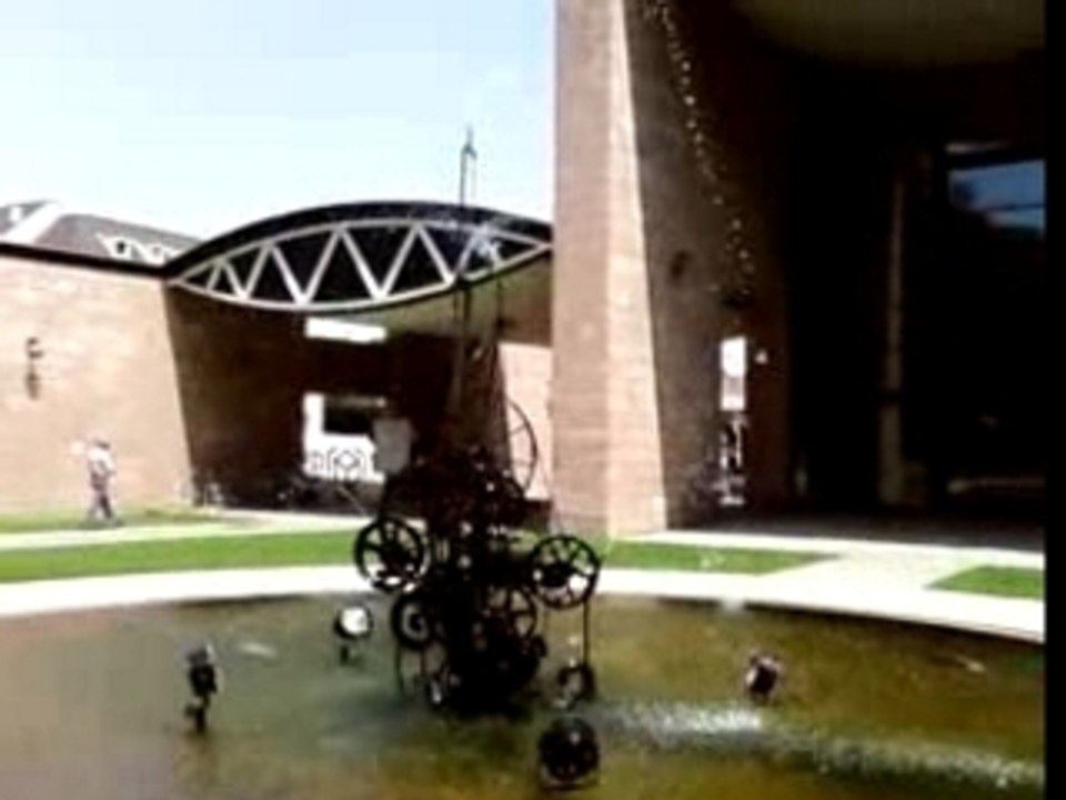 fontaine tinguely