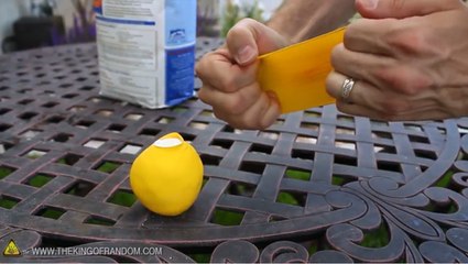 Он отрезал горловину шарика и насыпал в него муку. Результат превзошел все мои ожидания!