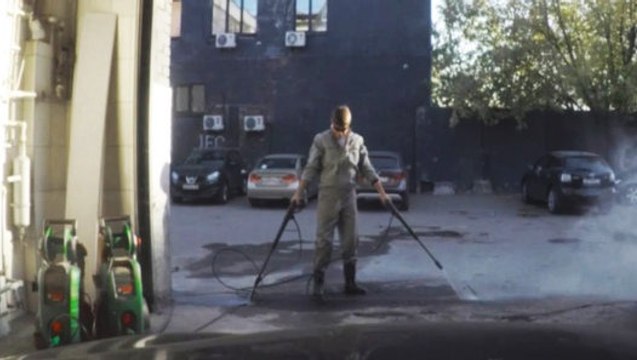 Парень взлетел на мойке )) Смешно до боли! Прикол 2016