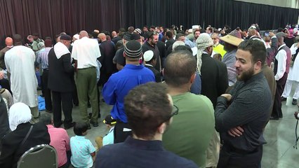 Thousands attend Muslim prayer service for Muhammad Ali