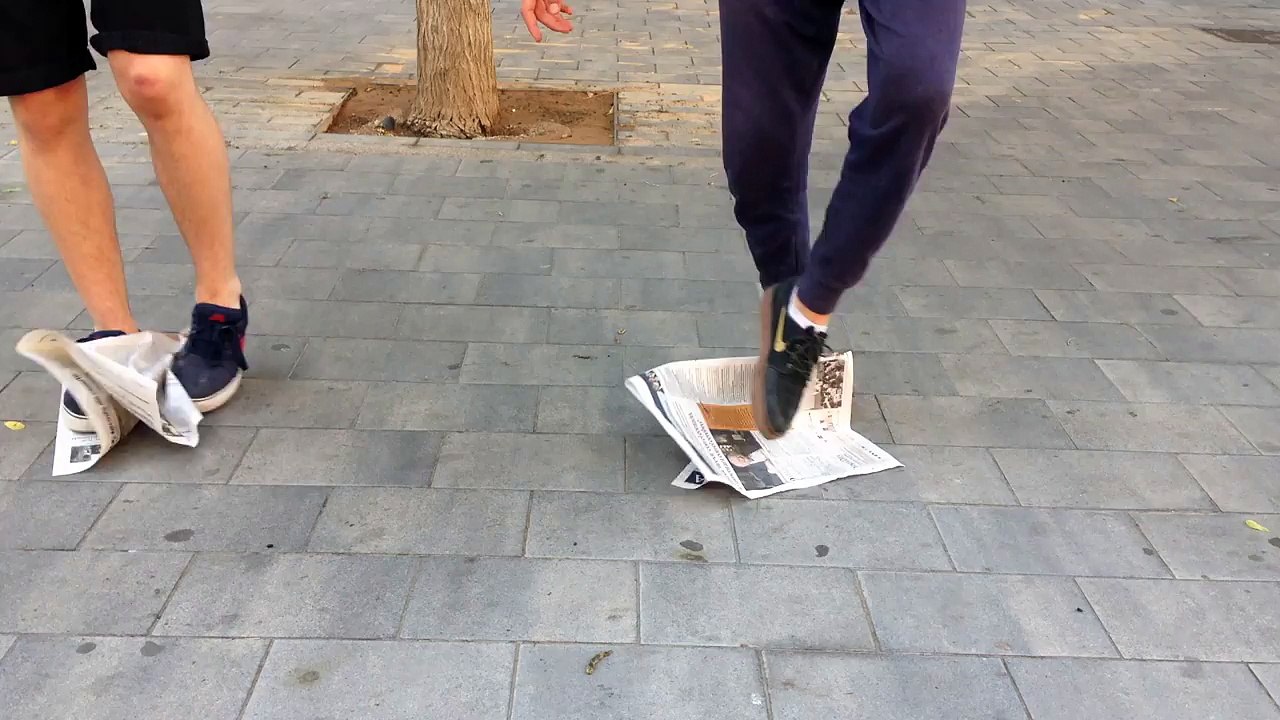 HOY TUTORIAL DE COMO GIRAR UN PAPEL PERIODICO!!!