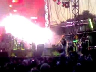 Trust - Antisocial - Solidays 08/07/07