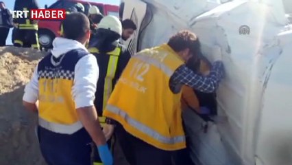 Konya'da tır ile minibüs çarpıştı