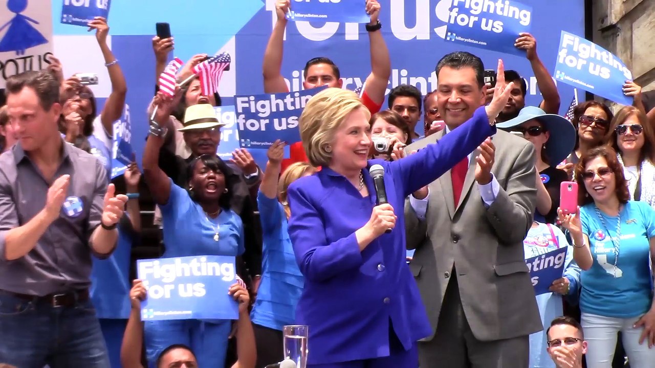 Paris Hilton äußert sich zu Hillary Clintons Erfolg