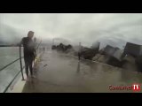 Dev dalgaların ortasında ölümüne selfie