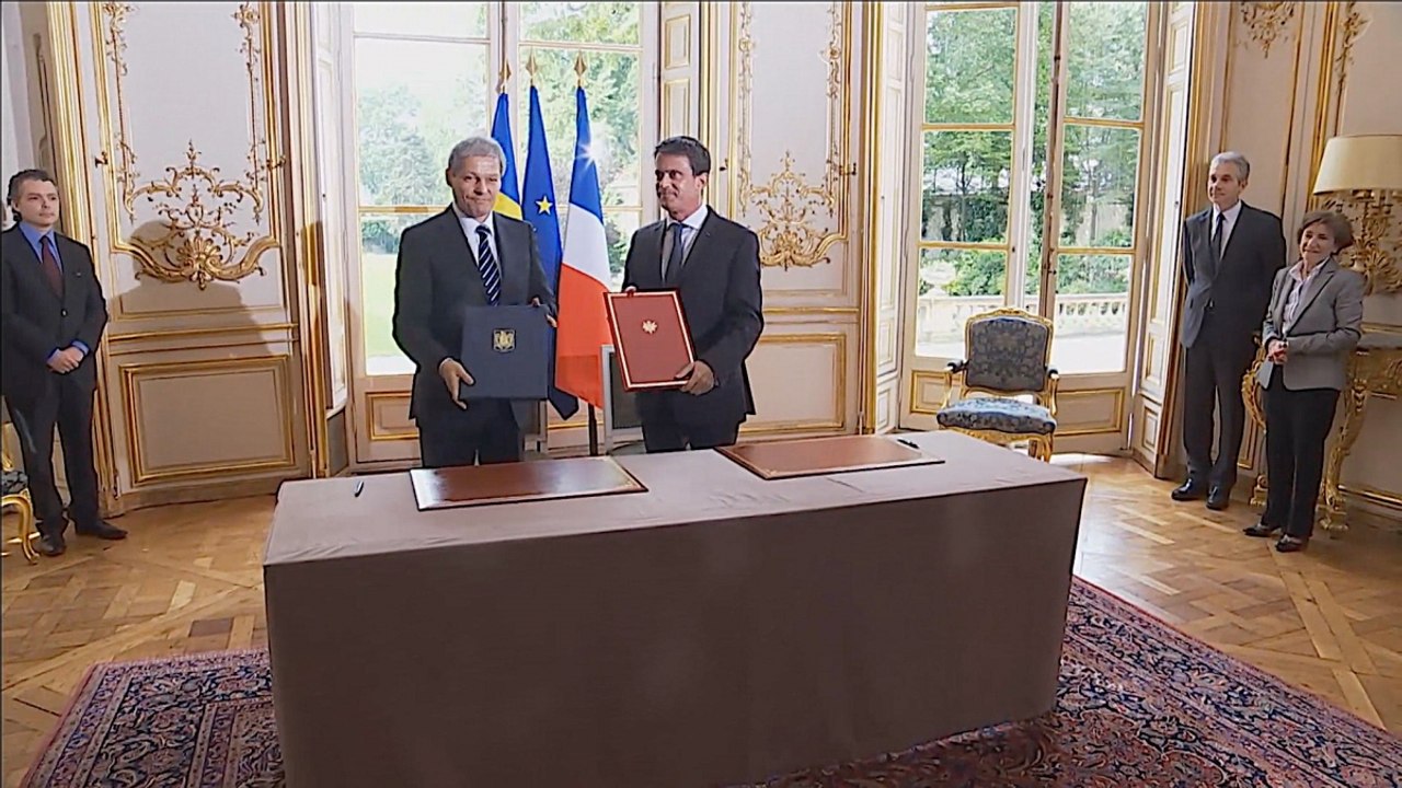 "Nous avons signé la feuille de route qui marque la coopération dans bien des domaines entre la France et la Roumanie"