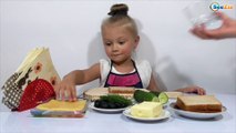 ✔ La pequeña “chef” Yaroslava prepara un bocadillo “Minions” / Vídeo de las niñas ✔