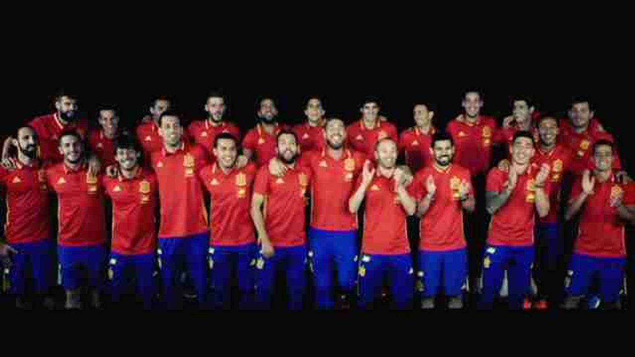 Niña Pastori Sergio Ramos cantan el himno de "La Roja" Vídeo Dailymotion