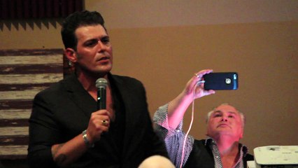 Franz Goovaerts sings 'Put Your Hand In The Hand' Papa's Smokehouse Saloon' May 2016