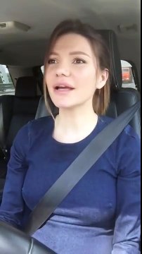 Cette Russe chante au volant comme un ange !