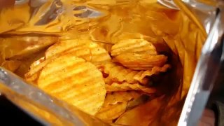 054  Eating Potato Chips Crisps Sound Effect